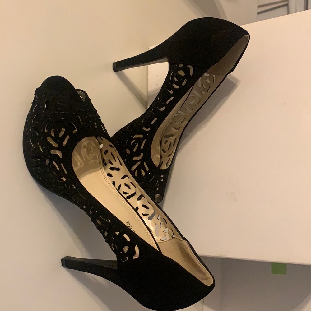 Elegant peep toe dress shoe.